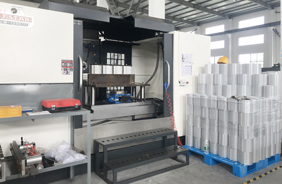 Ionad meaisínithe cothrománach